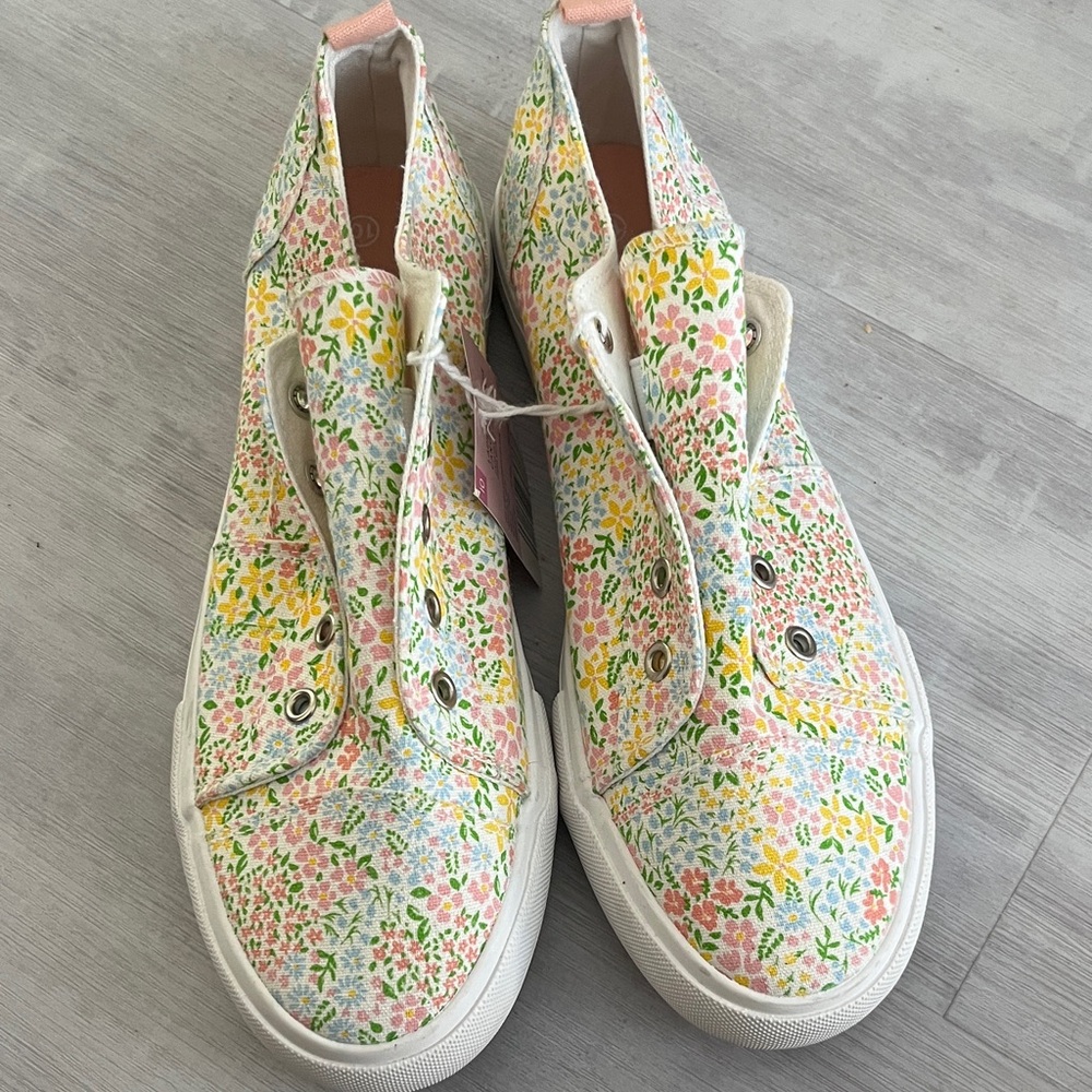 Serra Itsy Bitsy Floral Print Women’s-Canvas Slip on Sneakers SZ 10 NWT